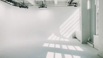 공간대여 스튜디오 렌탈, 자연광 가득한 지상층 상가 매물 찾는 5가지 핵심 전략 1
