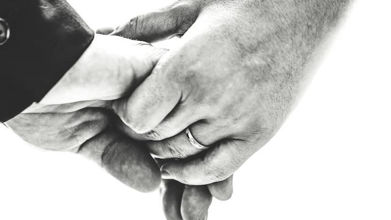 비즈니스 오너들이 악수하는 모습