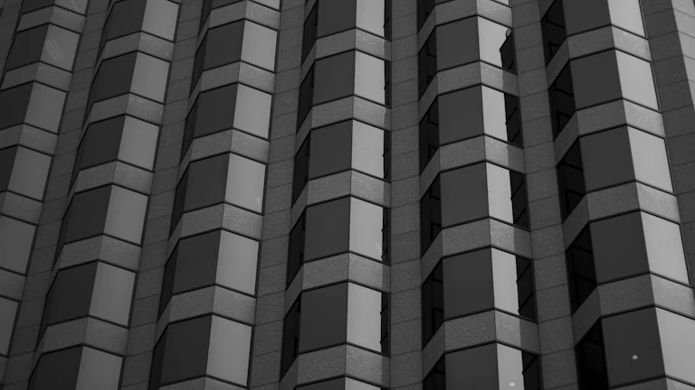 디지털 자산 관리 계획을 세우는 모습