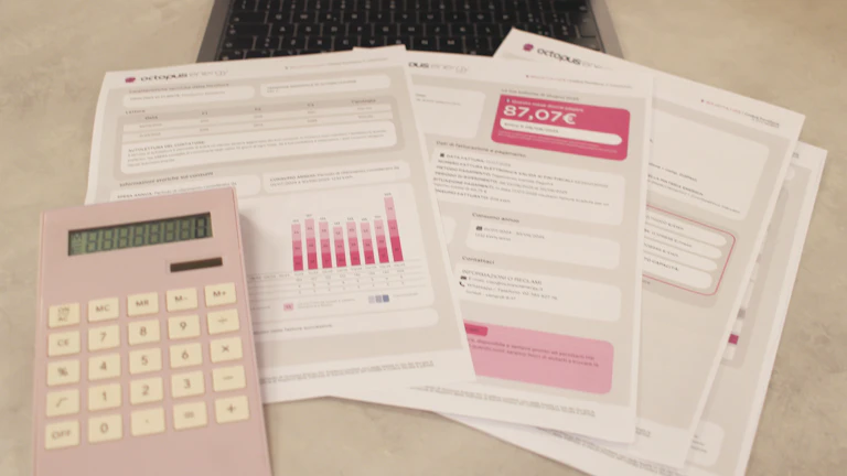 상속세 절세 비법 (2026) 2 재정 고문이 서류를 설명하는 모습