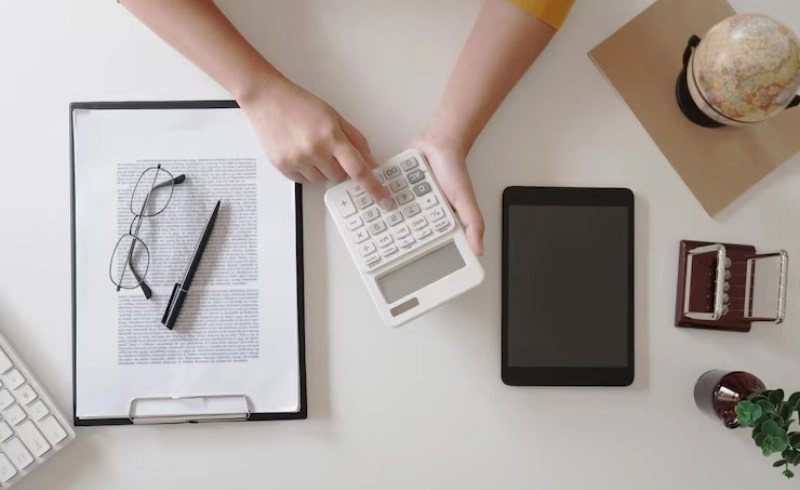 책상 위의 금융 계산기