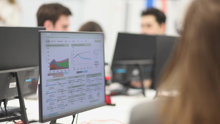 금융 그래프와 데이터 분석 화면