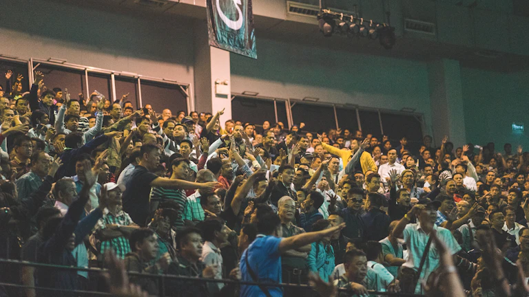 글로벌 팬들의 열광적인 응원 모습