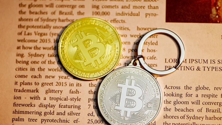 해외 거래소 신고 의무를 확인하는 투자자