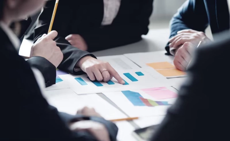 투자 전략 회의 모습