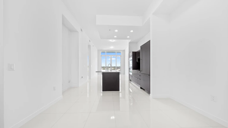 세련된 아파트 거실 내부 전경