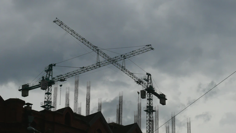 파티룸 창업 인테리어 비용, 소음 민원 해결과 바닥 난방 시공의 모든 것! 2 방음재를 시공하는 모습