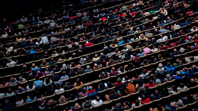 CJ CGV 유상증자, 극장 산업 위기와 팝콘 수익 구조의 비밀 27