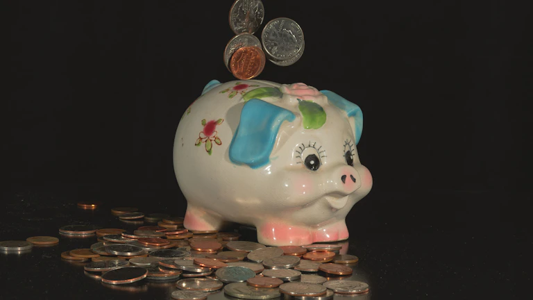 2026년, 주담대 금리 비교로 숨은 이자 절약하는 법 4 대출로 돈을 절약하는 모습