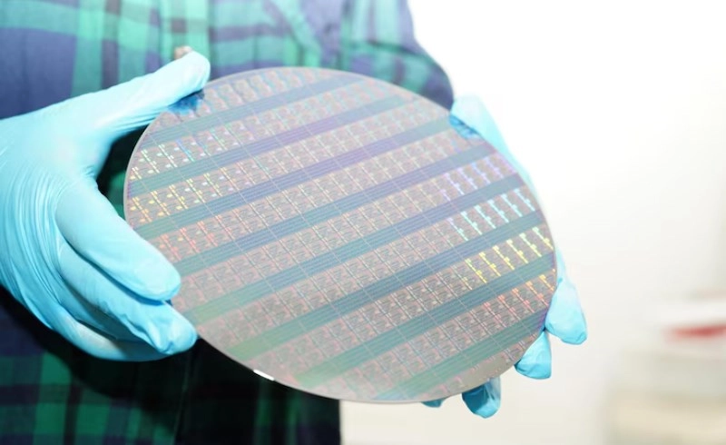 반도체 소재인 실리콘 웨이퍼의 모습